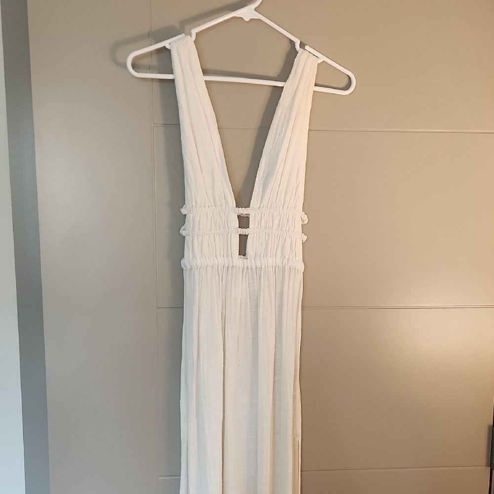Elegant White Sleeveless Maxi Dress